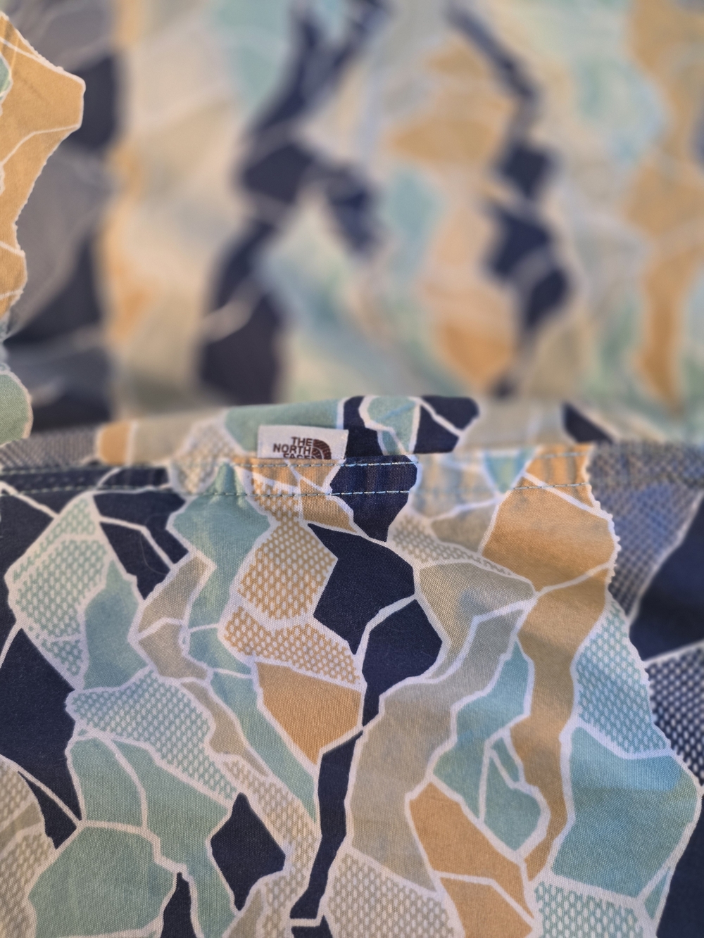 The North Face Men's Short Sleeve Patterned Shirt in Navy, Light Blue & Tan - Picture 7 of 7